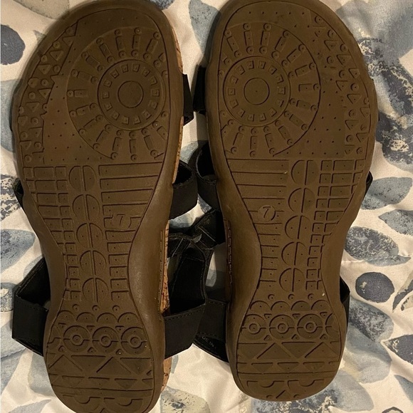 BearPaw slip on sandals size 7 - Picture 3 of 3